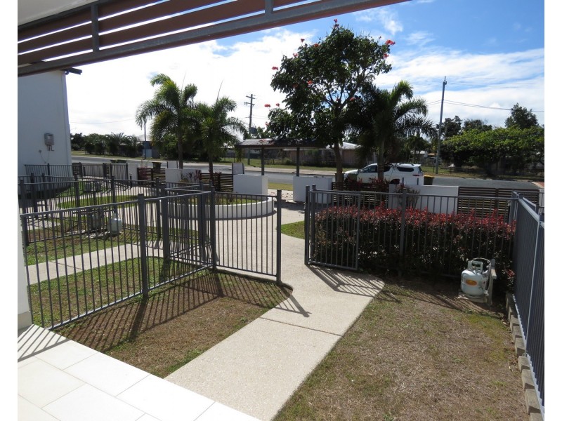 4/74A Powell Street, Bowen QLD 4805
