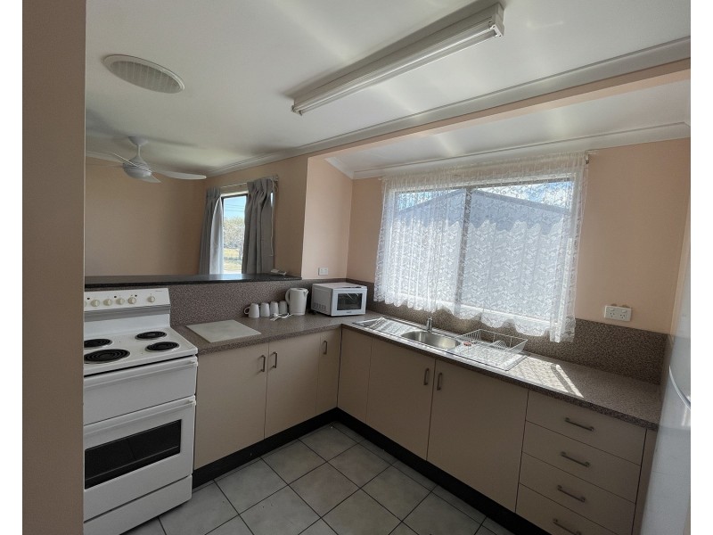 2/17 Williams Street, Bowen QLD 4805