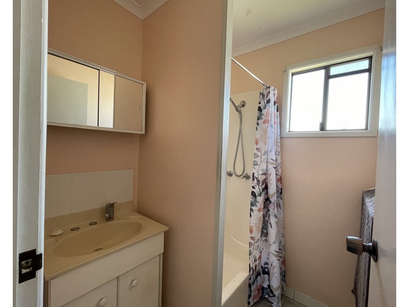 2/17 Williams Street, Bowen QLD 4805