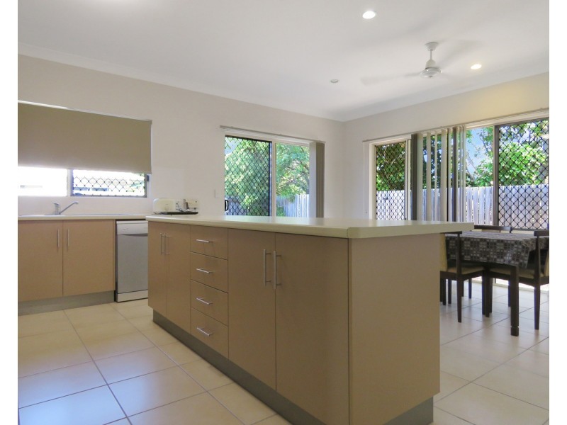 21 Seabreeze Crescent, Bowen QLD 4805