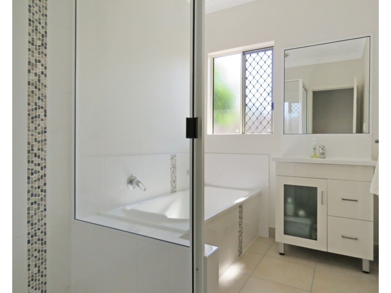 21 Seabreeze Crescent, Bowen QLD 4805