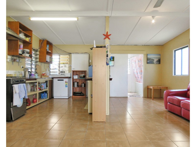 54 Tracey Street, Bowen QLD 4805