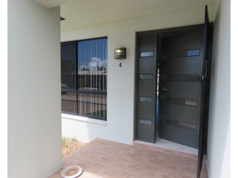 4/25 Don Street, Bowen QLD 4805