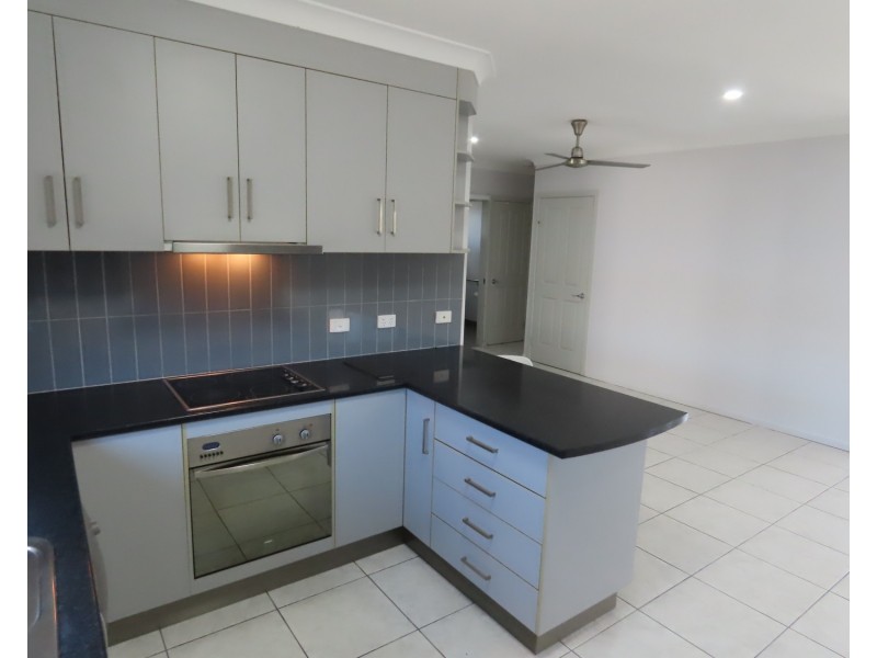 4/25 Don Street, Bowen QLD 4805