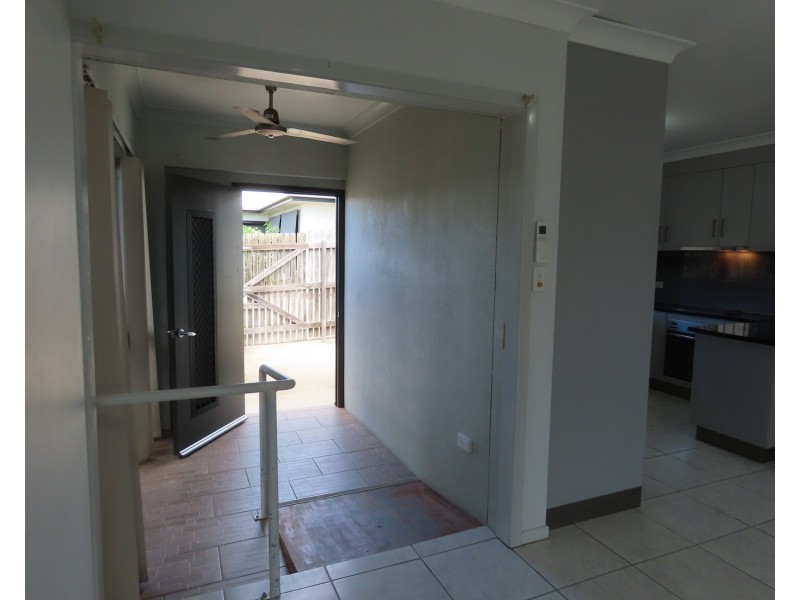 4/25 Don Street, Bowen QLD 4805