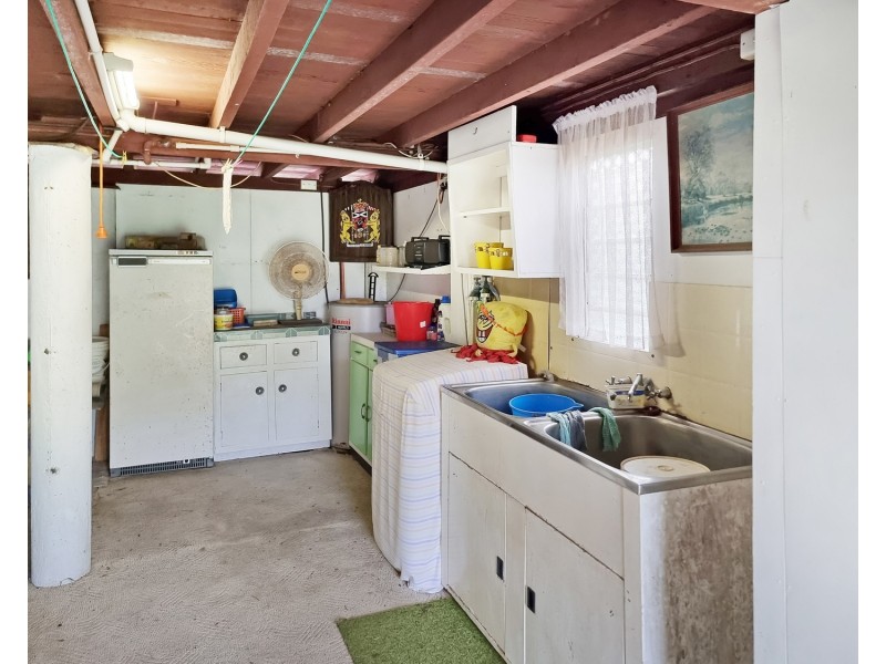 16 Tracey Street, Bowen QLD 4805