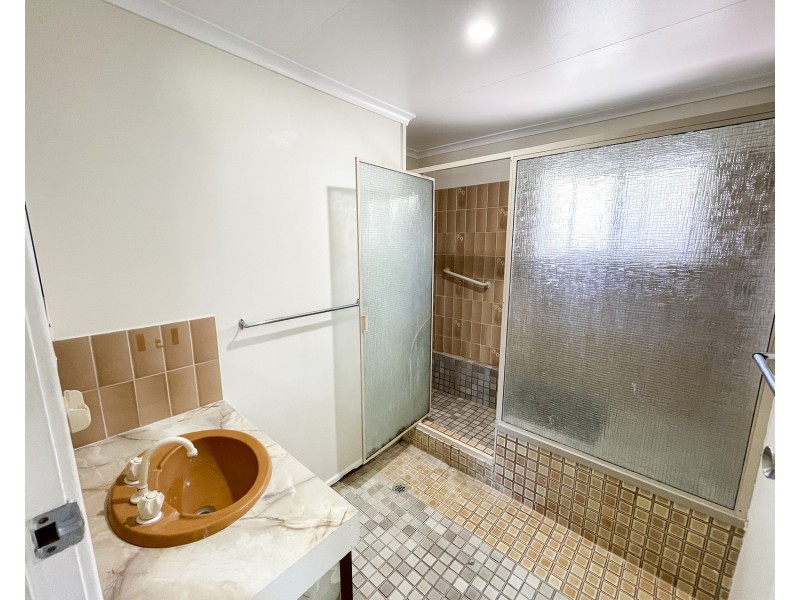 4 Robe Street, Bowen QLD 4805