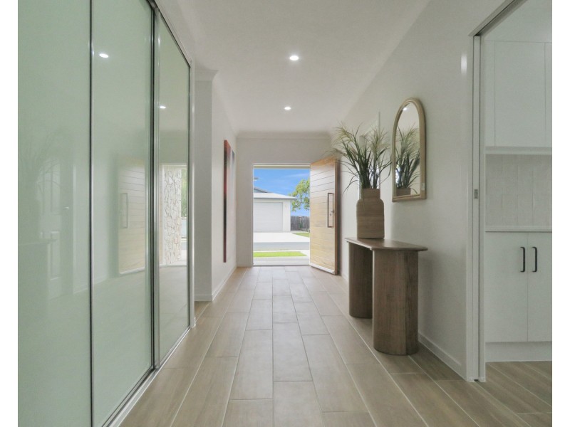 13 Ada Place, Bowen QLD 4805