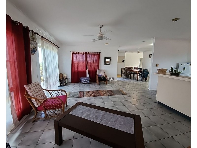 1/12 Poinciana Drive, Bowen QLD 4805