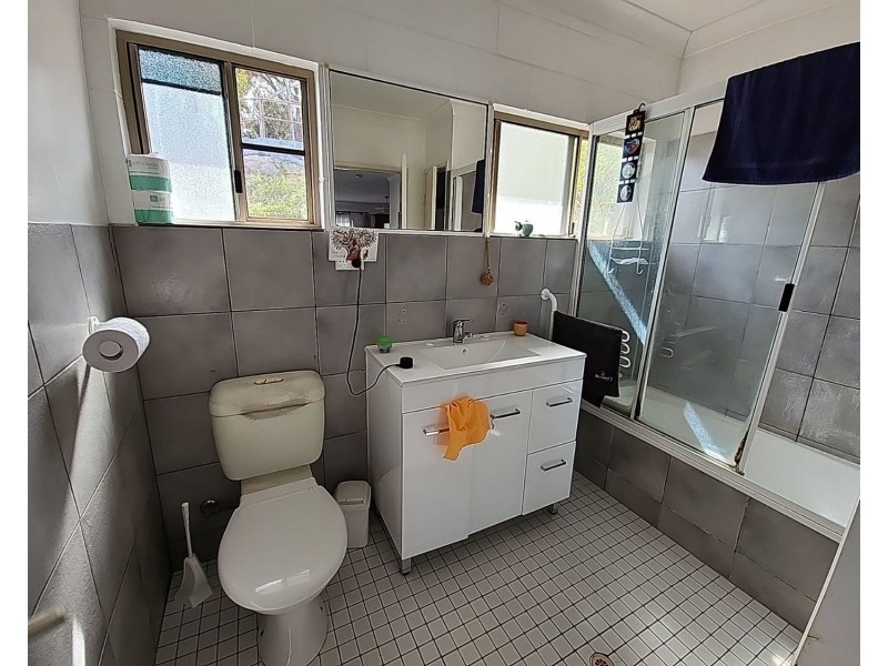 1/12 Poinciana Drive, Bowen QLD 4805