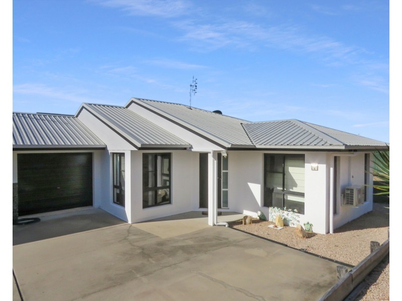 2/2 Allan Place, Bowen QLD 4805