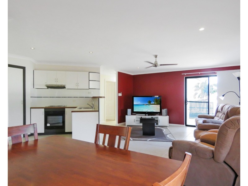 2/2 Allan Place, Bowen QLD 4805