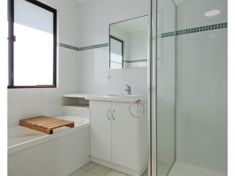2/2 Allan Place, Bowen QLD 4805