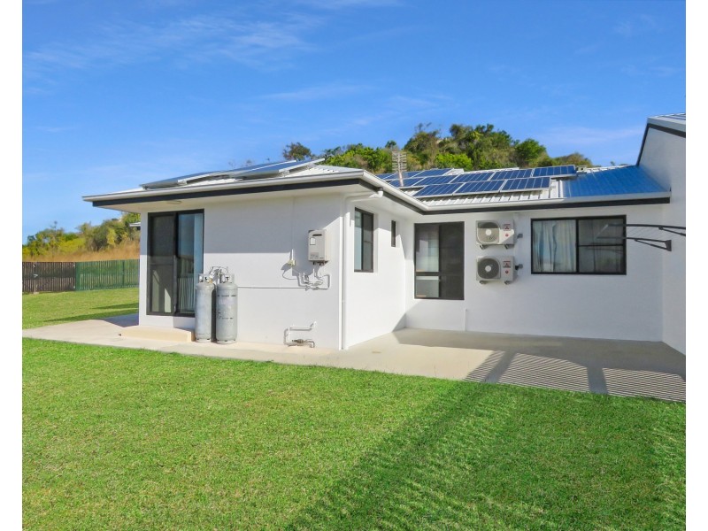 2/2 Allan Place, Bowen QLD 4805