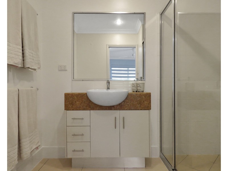 1/23 Tea Tree Close, Bowen QLD 4805