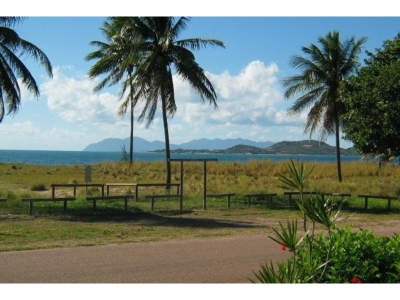 61 Esplanade, Queens Beach, Bowen QLD 4805