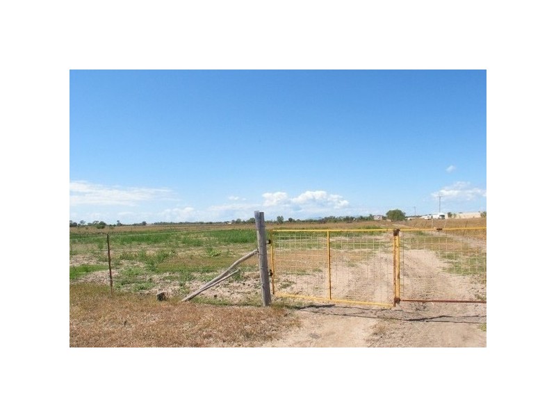 8 Albeitz Road, Bowen QLD 4805
