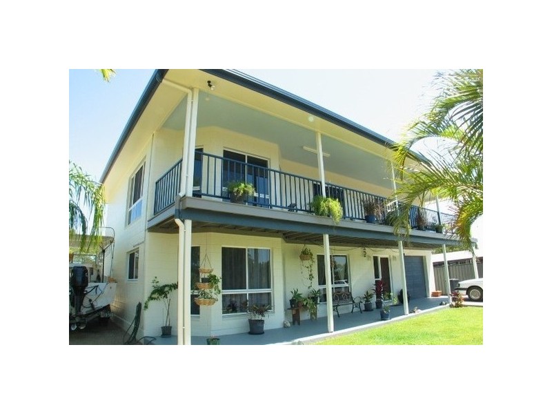 17 Pitcain Avenue, Bowen QLD 4805