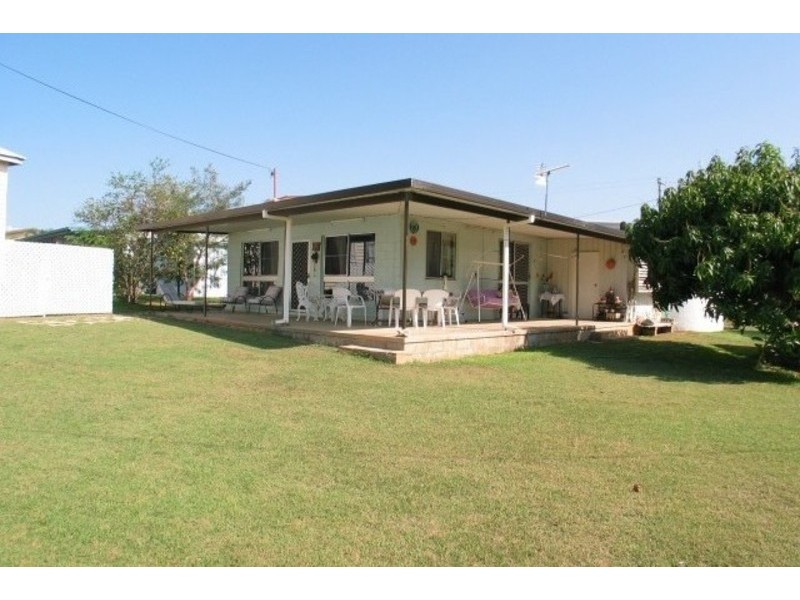 77 Whyte Avenue, Bowen QLD 4805
