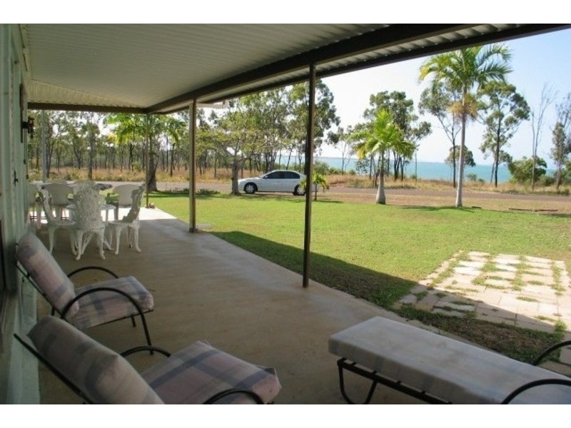 77 Whyte Avenue, Bowen QLD 4805