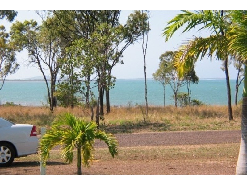 77 Whyte Avenue, Bowen QLD 4805