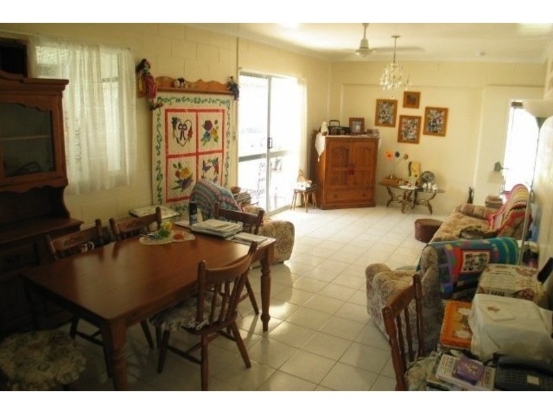 77 Whyte Avenue, Bowen QLD 4805