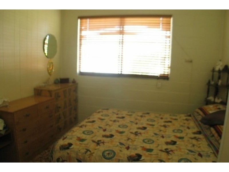 77 Whyte Avenue, Bowen QLD 4805