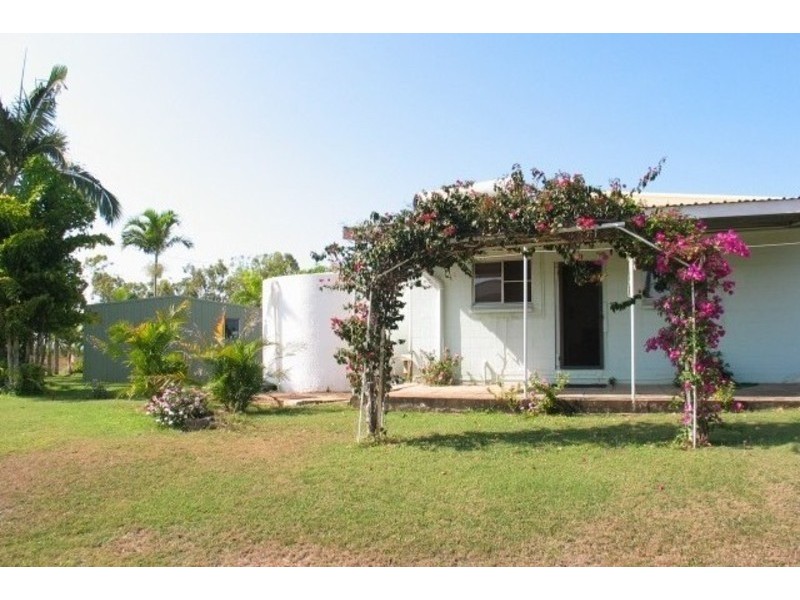 77 Whyte Avenue, Bowen QLD 4805