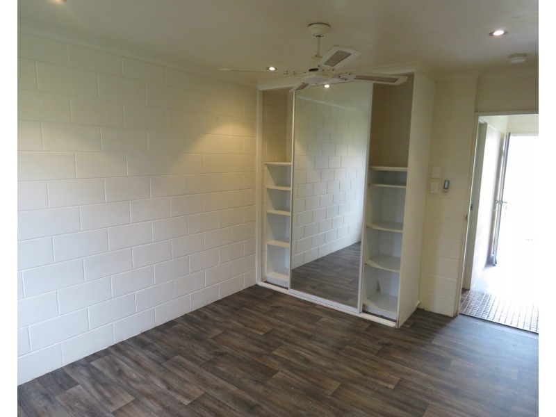 2/89 Powell Street, Bowen QLD 4805