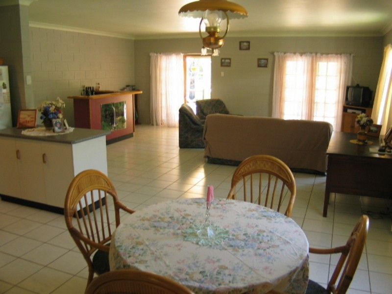 5 Oak Crescent, Bowen QLD 4805