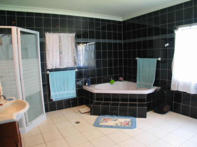 5 Oak Crescent, Bowen QLD 4805