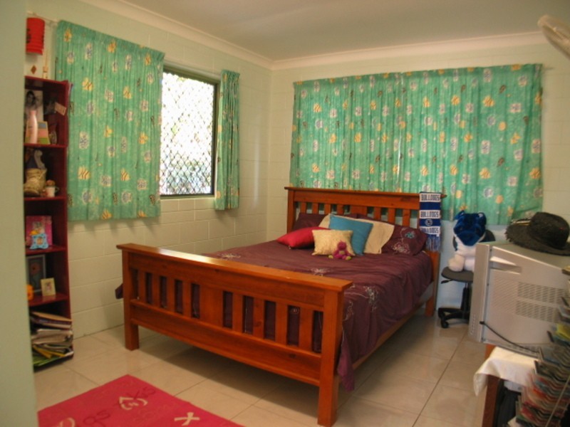 6 Oak Crescent, Bowen QLD 4805