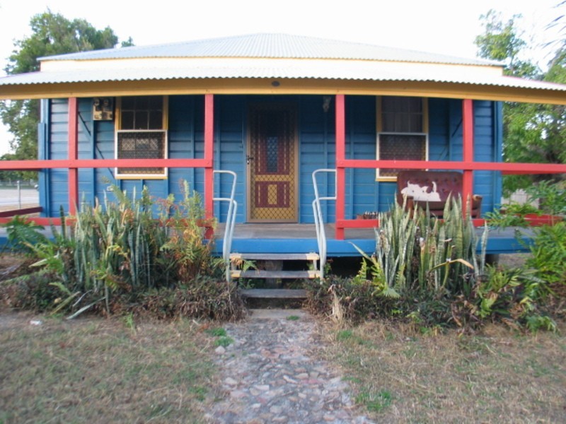 18 Sinclair Street, Bowen QLD 4805