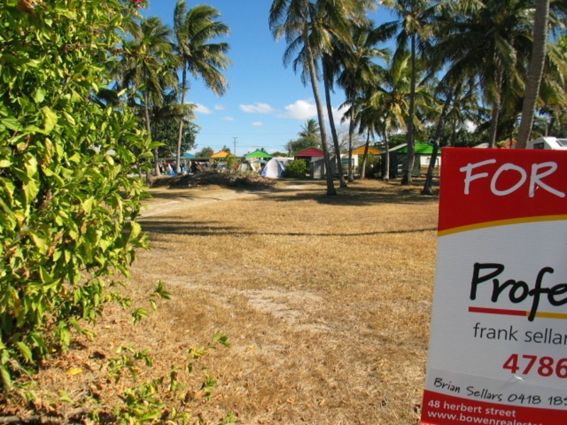 43 Bluewater Parade, Bowen QLD 4805
