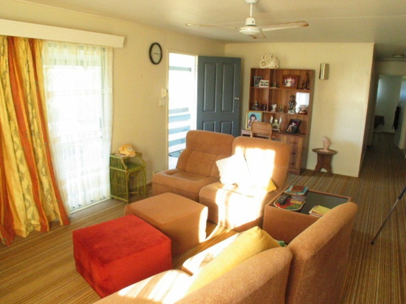 61 Whyte Avenue, Bowen QLD 4805