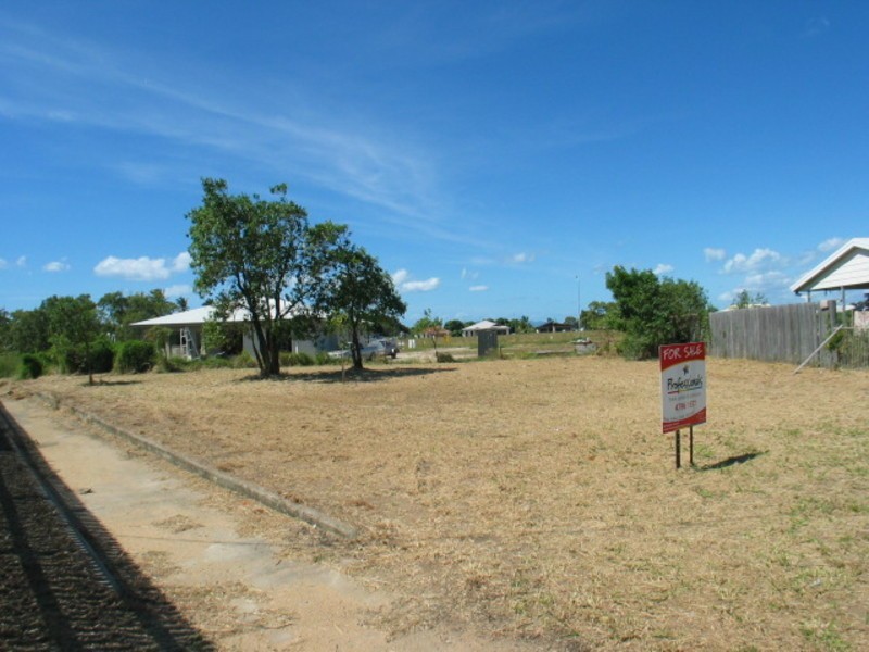 32 Emmerson Drive, Bowen QLD 4805