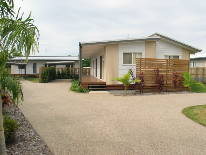 2/14 Lucinda Place, Bowen QLD 4805