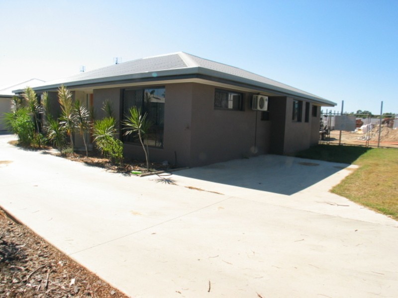 2/18 Hillview Place, Bowen QLD 4805