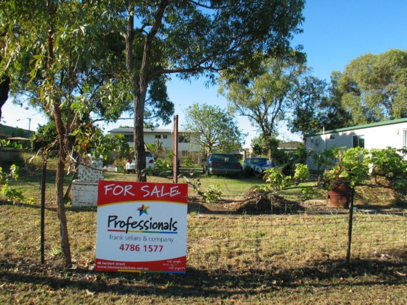 50 Pitcain Avenue, Bowen QLD 4805