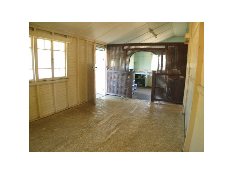 27 Livingstone Street, Bowen QLD 4805