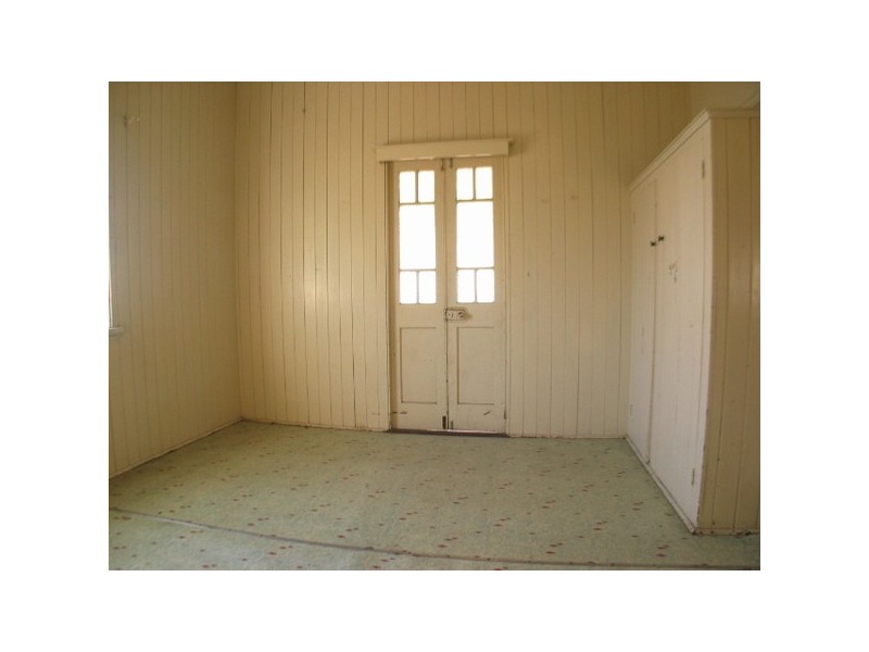 27 Livingstone Street, Bowen QLD 4805