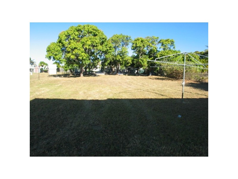 27 Livingstone Street, Bowen QLD 4805
