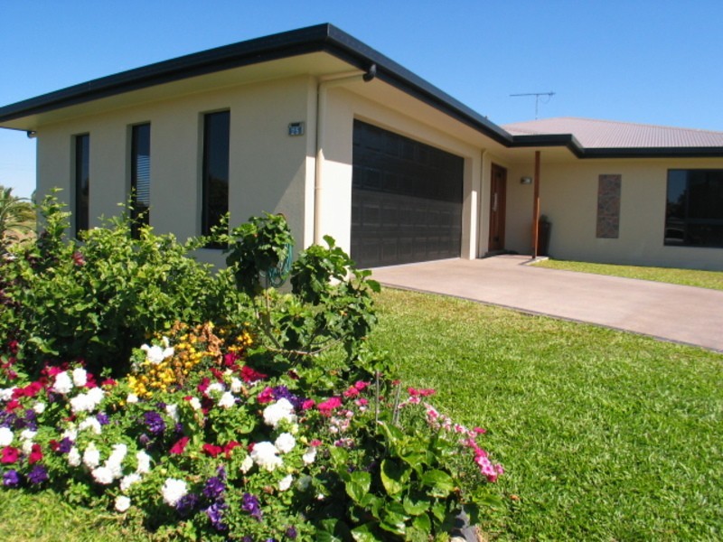 25 Catalina Court, Bowen QLD 4805