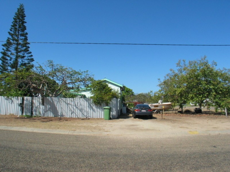 40 Creek Street, Bowen QLD 4805