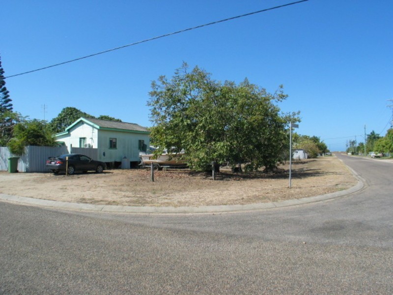 40 Creek Street, Bowen QLD 4805