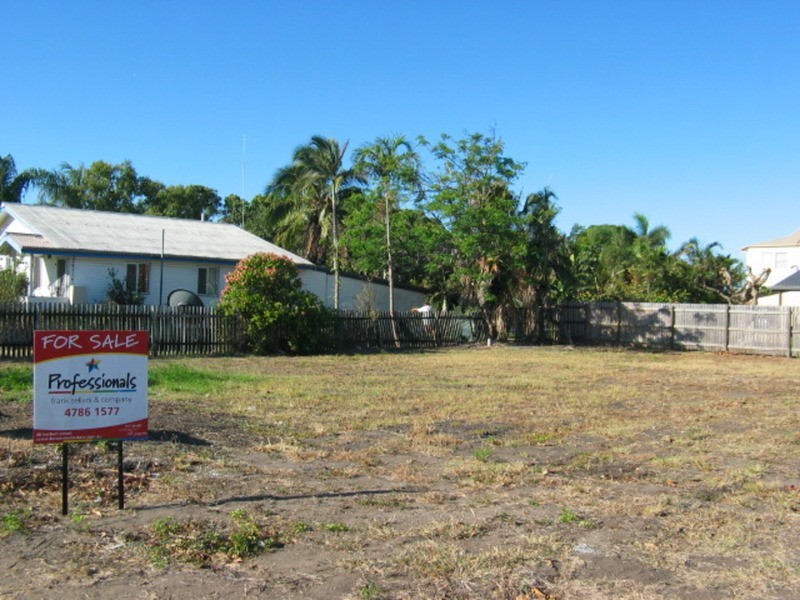 2 Tracey Street, Bowen QLD 4805