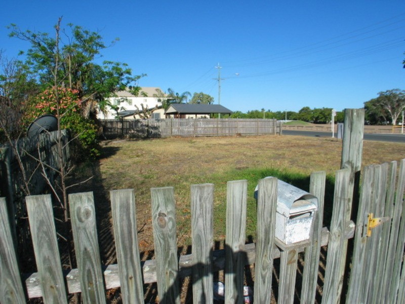 2 Tracey Street, Bowen QLD 4805