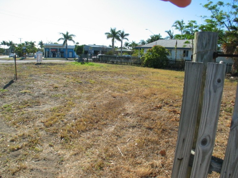 2 Tracey Street, Bowen QLD 4805