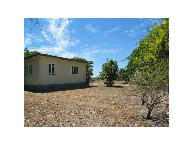 20 Murray Avenue, Bowen QLD 4805