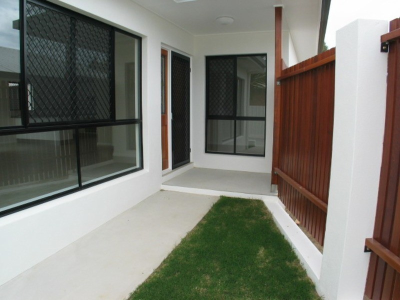 2/13 Queens Road, Bowen QLD 4805